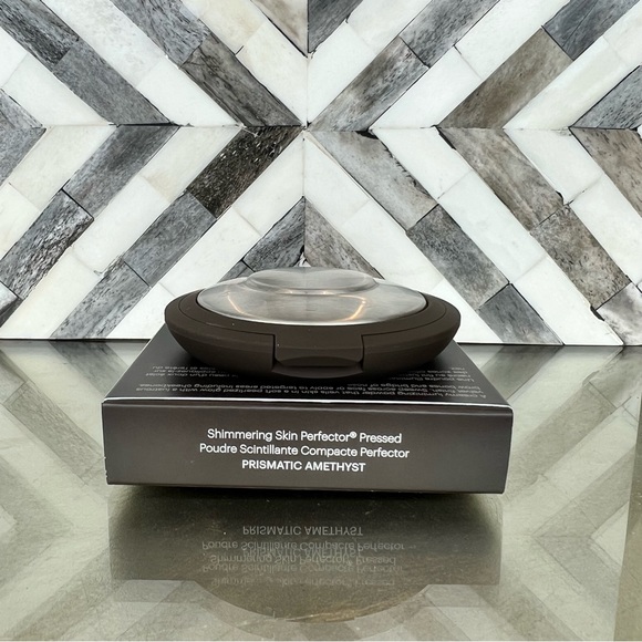 Becca shimmering skin Perfector pressed Prismatic Amethyst - Picture 2 of 4